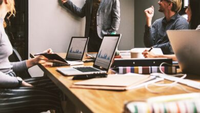 Rekordno število samozaposlenih v Sloveniji: Kaj to pomeni? 8 busy