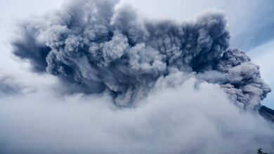 Dim iz Kanade razburja ZDA: Trump grozi s carinami 2 cloud of fire smoke