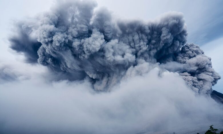 Dim iz Kanade razburja ZDA: Trump grozi s carinami 1 cloud of fire smoke
