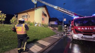 Strela udarila v hišo v Trebnjem: gasilci hitro posredovali 17 strela udarila v hiso v trebnjem gasilci hitro posredovali 6887909bbb7ed 1753714843