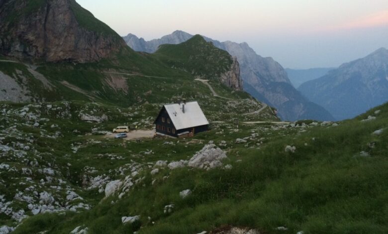 mangartsko sedlo brez koce zacasne sanitarije in prometni kaos 68aac69252073 1756022418