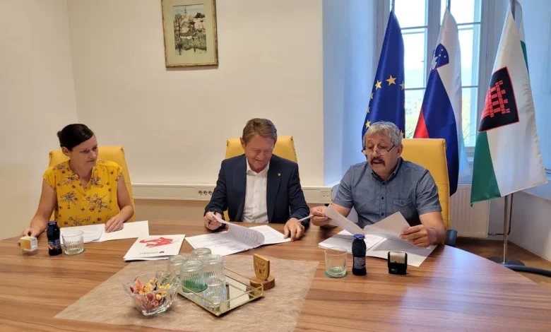 s podpisom pogodb v crnomlju zagotovili solske prevoze do leta 2029 68a750b908417 1755795641