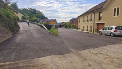 v loki pri zidanem mostu zakljucena vecja cestna dela kmalu sledi se sanacija kamnitega zidu 688cac7003cb7 1754049648