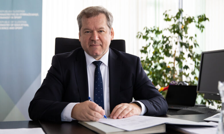 Minister dr. Igor Papic urad vlade rs za komuniciranje