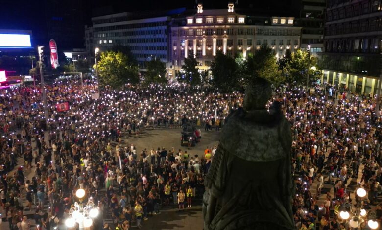 Hišni pripor za 13 obtoženih v aferi zrušenja nadstreška v Novem Sadu 1 hisni pripor za 13 obtozenih v aferi zrusenja nadstreska v novem sadu 68cda84f05aa6 1758308431