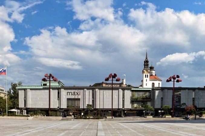 Kavarna Maxi v Ljubljani išče novega najemnika po škandalu z vodo 1 kavarna maxi v ljubljani isce novega najemnika po skandalu z vodo 68b811b3d7694 1756893619