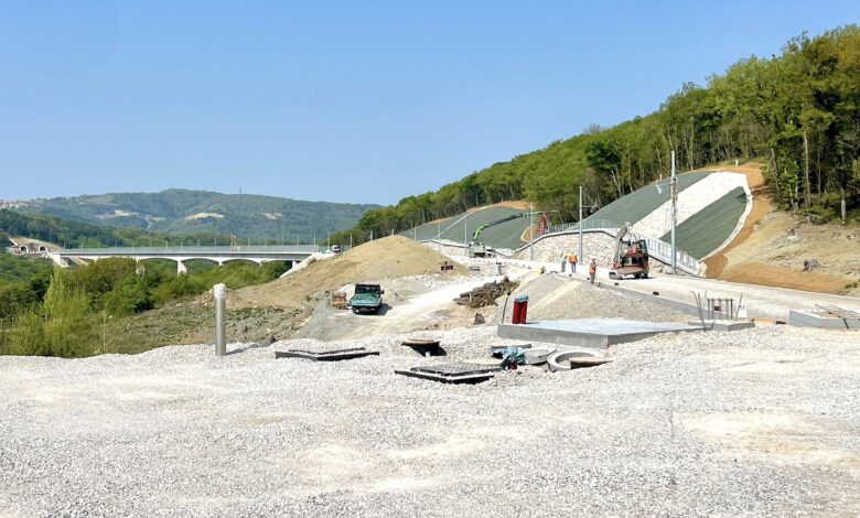 Močno neurje ustavilo dela na drugem tiru – sanacija v teku 1 mocno neurje ustavilo dela na drugem tiru sanacija v teku 68b5df41e1887 1756749633