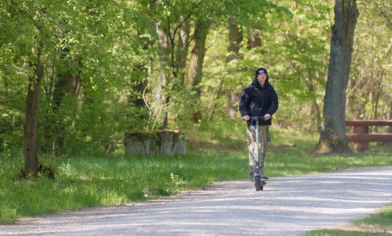 nevarnost elektricnih skirojev in motornih skuterjev v parku tivoli 68cea55df3555 1758373213