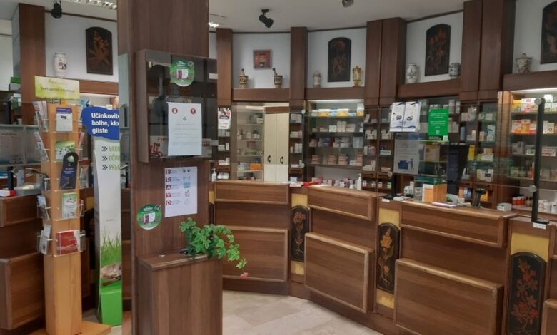 Robotizirani sistemi za modernizacijo slovenskih bolnišničnih lekarn 1 Lekarna v Bolnici dr Petra Drzaja