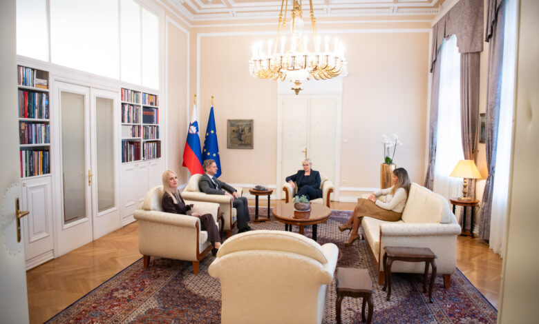 Predsednica republike in predsednik vlade razpravljala o ukrepih po tragediji v Novem mestu 1 Sestanek predsednice republike in predsednika vlade FitMaxWzIwMDAsMjAwMCwiNjcyNzE1OTU4ZCJd