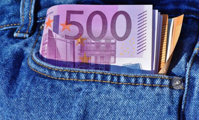 Hrvaška zvišuje minimalno plačo na 1050 evrov: Kaj to pomeni? 1 euro 4