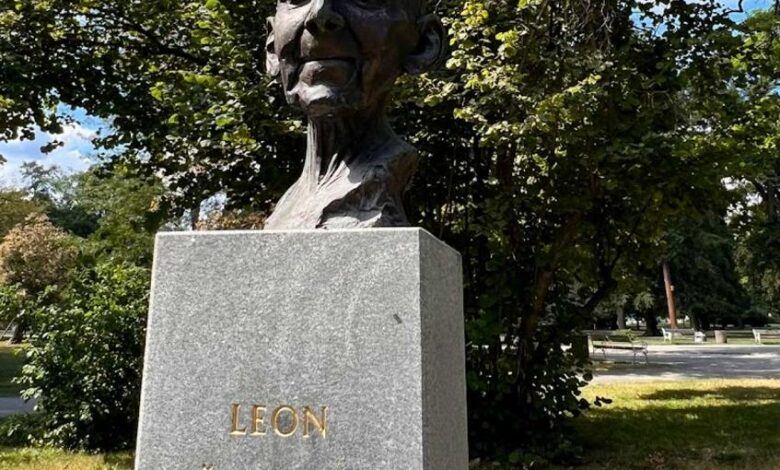 Maribor bo ponovno počastil Leona Štuklja z repliko ukradenega kipa v mestnem parku 1 maribor bo ponovno pocastil leona stuklja z repliko ukradenega kipa v mestnem parku 6903b5c82bb16 1761850824