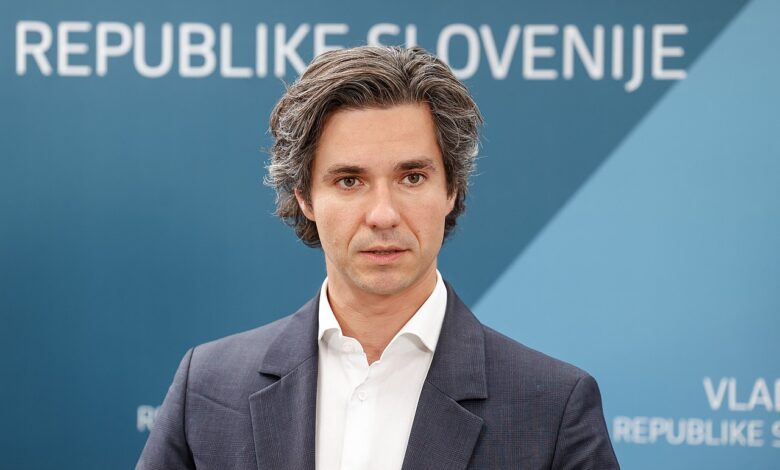 Minister Mesec po tragediji v Novem mestu: Pot do rešitve ni v represiji 1 minister mesec po tragediji v novem mestu pot do resitve ni v represiji 6900cc6f43e17 1761660015