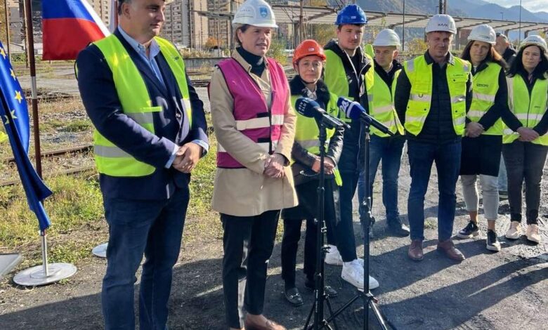 Ministrica Bratušek ob začetku del na železniški nadgradnji Jesenic 1 ministrica bratusek ob zacetku del na zelezniski nadgradnji jesenic 68f4e0de87198 1760878814