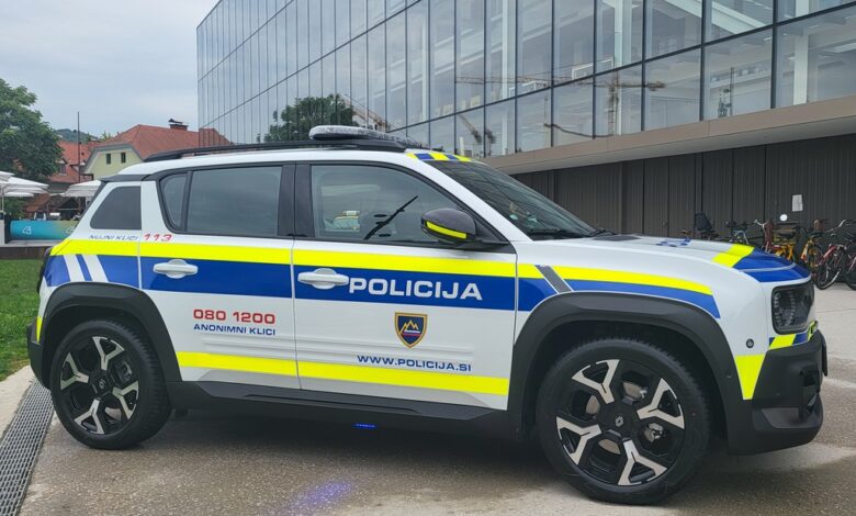 Nova električna katrca v Ljubljani: Prihodnost policijskih vozil? 1 nova elektricna katrca v ljubljani prihodnost policijskih vozil 68de23000e09f 1759388416