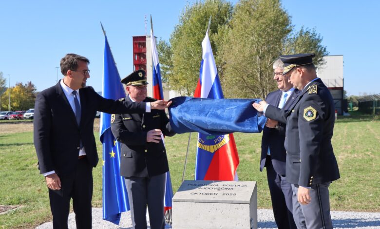 Nova policijska postaja v Ajdovščini: Temeljni kamen postavljen 1 nova policijska postaja v ajdovscini temeljni kamen postavljen 68ee2d3673098 1760439606