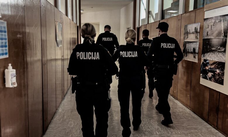 novogoriski policist v sodnem postopku obtozbe zanika priznava neprimerne izjave 68dfd6ee3ae55 1759500014