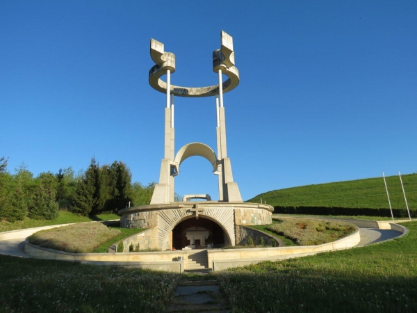 obletna masa na teharjah povezovanje v spominu in spravi 68e233a8a8dfb 1759654824