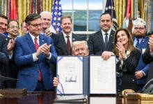 Trampov podpis za financiranje vlade e1763015886755