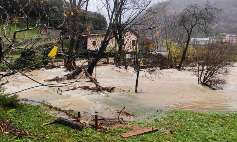 Kaos na severnem Primorskem: Poplave in plazovi ohromili regijo 1 kaos na severnem primorskem poplave in plazovi ohromili regijo 691b62ade4716 1763402413