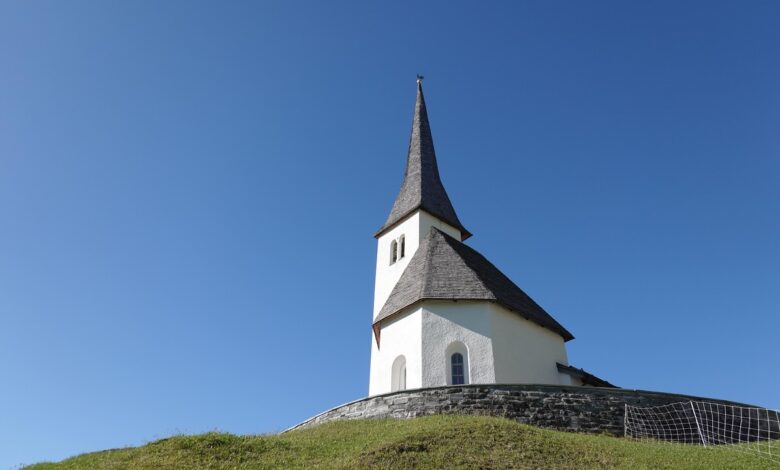 Katoliška cerkev in referendum: Ali je prestopila mejo vpliva? 1 katoliska cerkev in referendum ali je prestopila mejo vpliva 690e097b3312b 1762527611