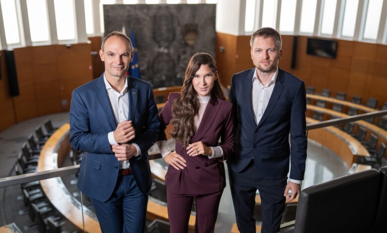 Kongres Demokratov v Portorožu: Kako bo “Kompas uspešnosti” spremenil Slovenijo? #video 1 kongres demokratov v portorozu kako bo kompas uspesnosti spremenil slovenijo video 6918bfbd49a2d 1763229629