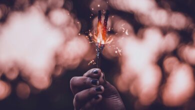 Najstniki na Gorenjskem z nevarnimi petardami: Starši, ukrepajte! 2 petarde