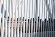 photo 1678516490537 b4dcf2de1ad0