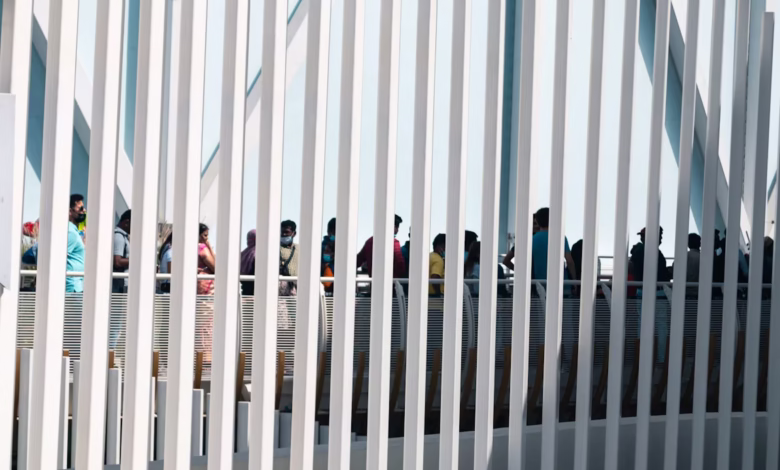 photo 1678516490537 b4dcf2de1ad0