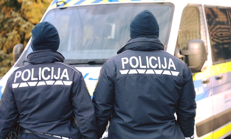Policija izsledila osumljenca kaznivega dejanja v središču Ljubljane 1 policija izsledila osumljenca kaznivega dejanja v srediscu ljubljane 6916e18fc8e27 1763107215