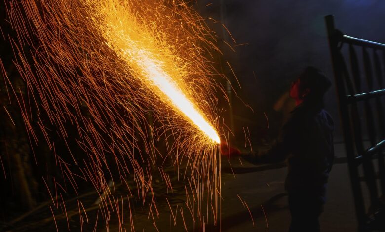 Porast prijav zaradi pirotehnike: Kako varno preživeti praznike? 1 porast prijav zaradi pirotehnike kako varno preziveti praznike 694a846950cdc 1766491241