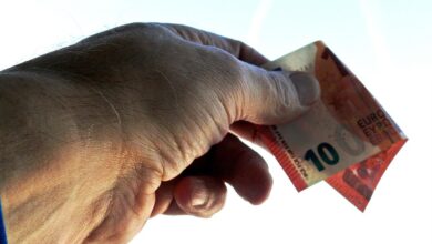 praznicni nakupi na udaru policija opozarja na ponarejene evre 6939c35789d3b 1765393239