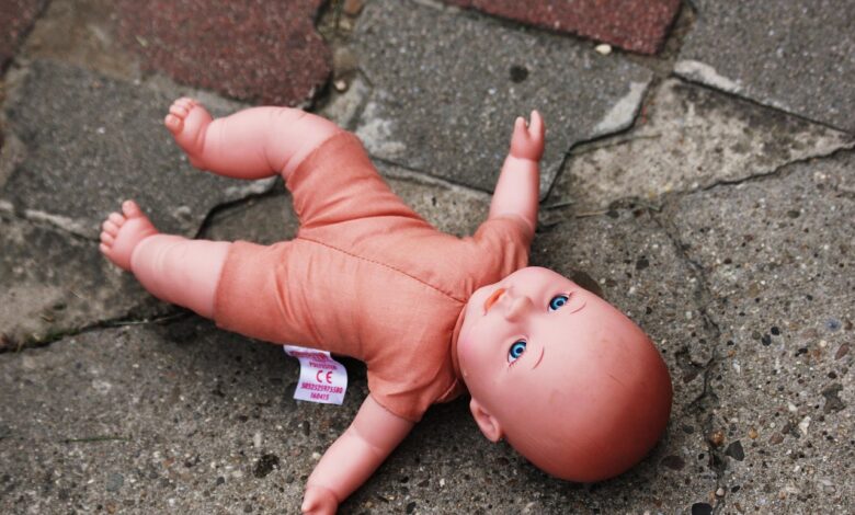 tri leta in pol zaporne kazni 65 letniku za spolno zlorabo sedemletnice 692d7540f0b71 1764586816