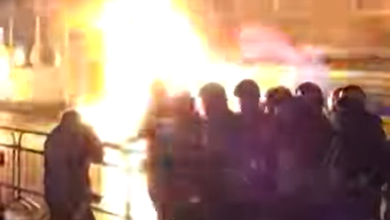 Protesti v Tirani: Več tisoč ljudi zahteva odstop Rame #Video 4 Protest v Tirani vir YT zajem zaslona