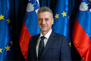 premier golob poudaril podporo javnemu zdravstvu ob obisku bolnisnic 695637b5484f1 1767258037