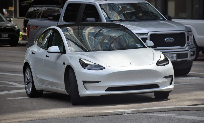 Teslina prodaja strmo pada po ukinitvi subvencij v ZDA 1 tesla car