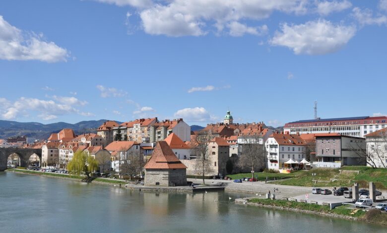 nevarno zasledovanje po mariborskih ulicah voznik trcil v drog in pobegnil 698f2e890b43d 1770991241