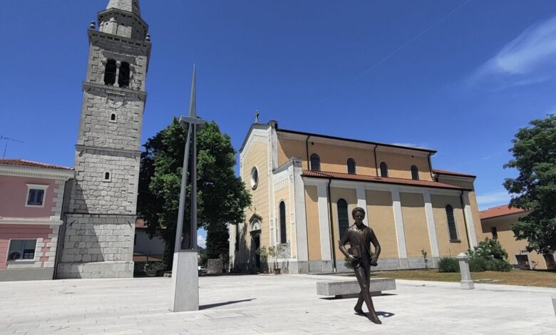 sezana uvaja video nadzor za zascito kosovelovega kipa 69835f047487d 1770217220