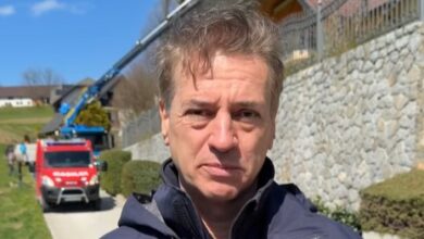 Orkanski veter opustošil Slovenijo: Gasilci na robu moči, Golob priskočil na pomoč #video 4 Golob na terenu marec