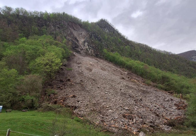 Dramatična reševalna akcija v Trnovem ob Soči rešila življenje #foto 1 dramaticna resevalna akcija v trnovem ob soci resila zivljenje foto 69bd8b2a0e866 1774029610
