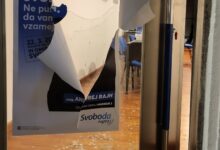 napad pisarne Svoboda vir FB Lena Grgurevic e1774418348874