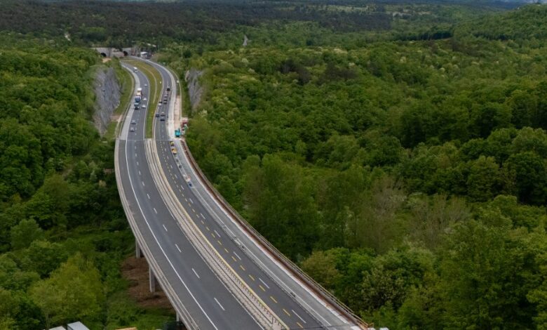 voznik ujet med voznjo po resevalnem pasu na primorski avtocesti 69a8734a1af65 1772647242