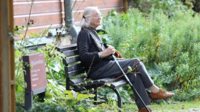 varuhinja clovekovih pravic opozarja na pomanjkljivosti v oskrbi demence foto 69db34fdc0345 1775973629