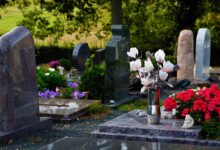 vec kot sto grobov oskrunjenih na obali lokalna skupnost v solzah in soku 69e7ad2f6132d 1776790831