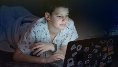 Nova spletna grožnja: Otroci mislijo, da se pogovarjajo s prijateljem 3 kids with computer