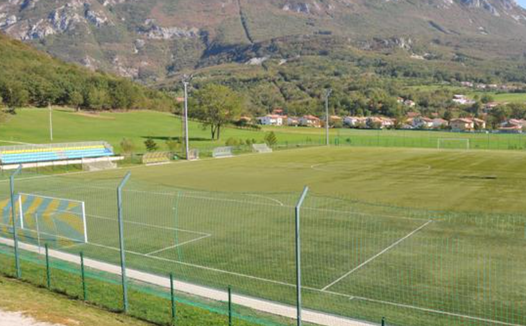 Napeta nogometna tekma: Licejci klonili pred izkušenimi ex-licejci 1 napeta nogometna tekma licejci klonili pred izkusenimi ex licejci 6a16cebeeb820 1779879614