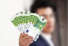 Ustavno sodišče udarilo po zakonu o božičnici: Vlada uvedla obveznost za nazaj, zdaj je del ureditve protiustaven 21 podjetja in sindikati v borbi glede bozicnice 6a362c7eb4c7b 1781935230