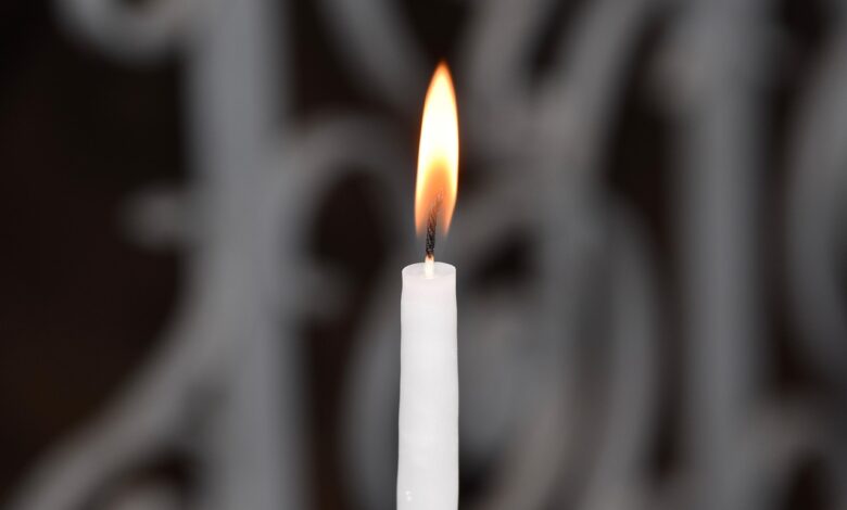 Veselje ob zmagi Španije se sprevrglo v tragedijo: 13-letnik umrl po delnem zrušenju fontane #foto 1 candle