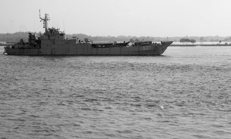 Indijska ladja potonila po raketnem napadu pred Jemnom 1 navy
