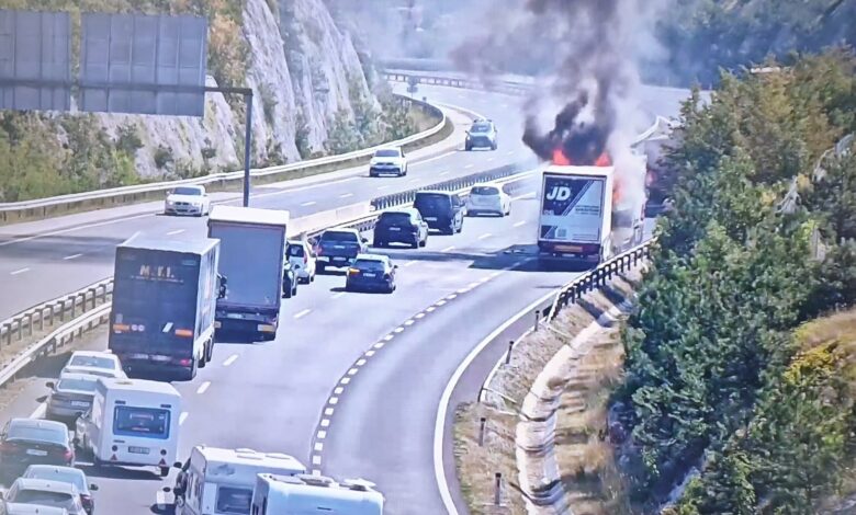 Nesreče in požar na primorski avtocesti povzročajo kaos 1 nesrece in pozar na primorski avtocesti povzrocajo kaos 6a7469389724c 1786014008